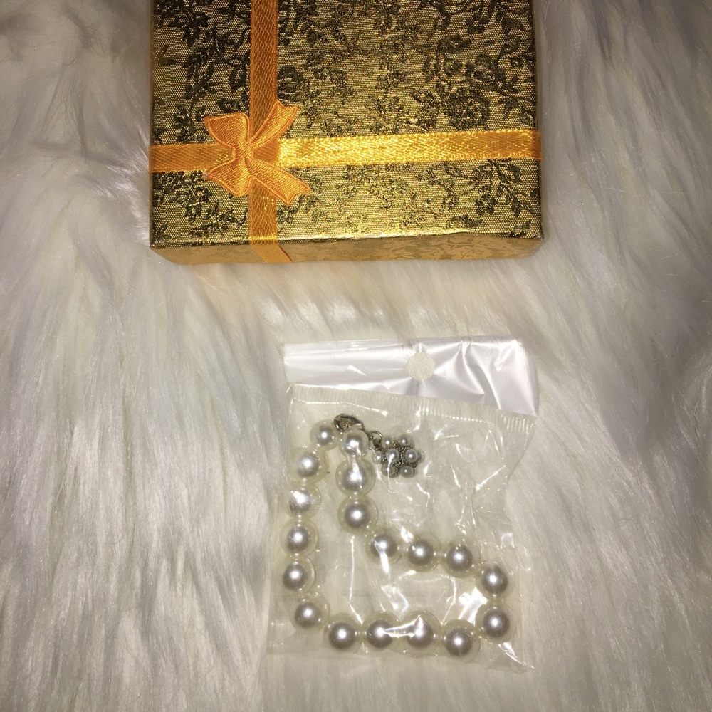 NWT!!! Clivia White Beaded Bracelet